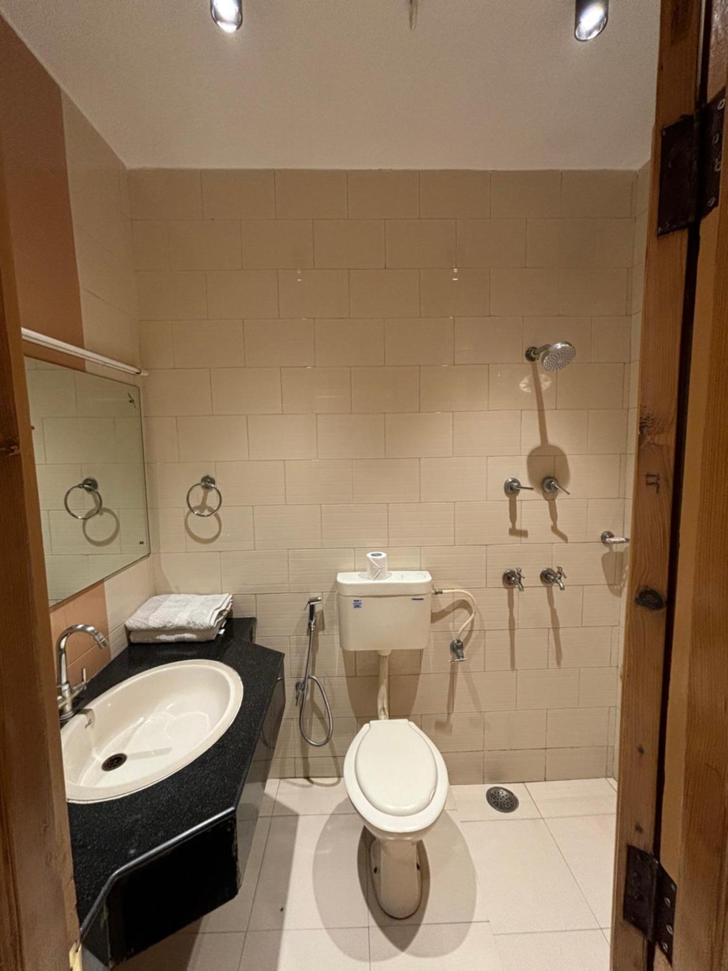 데라둔 The Cocoon B&B 외부 사진