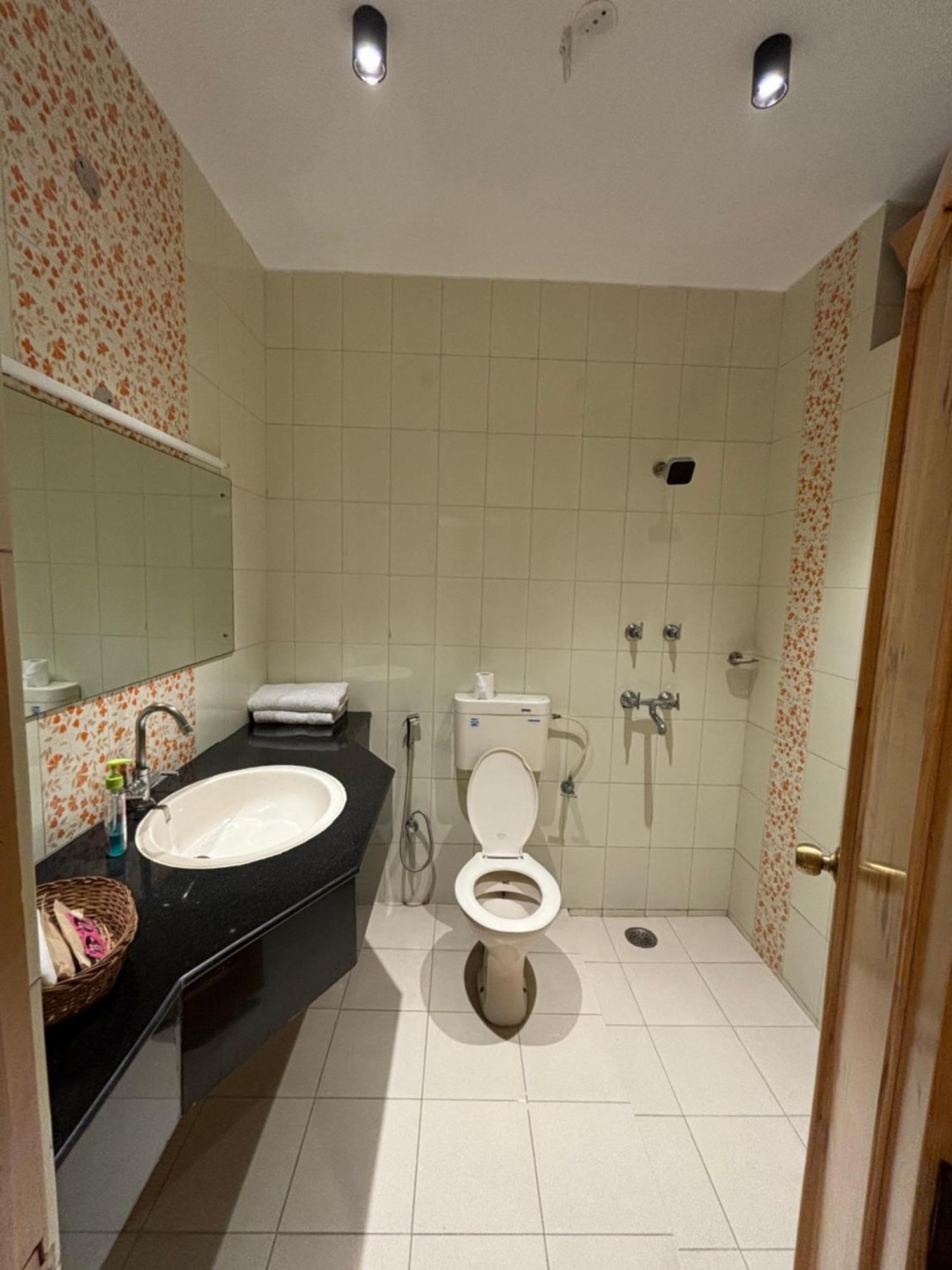데라둔 The Cocoon B&B 외부 사진